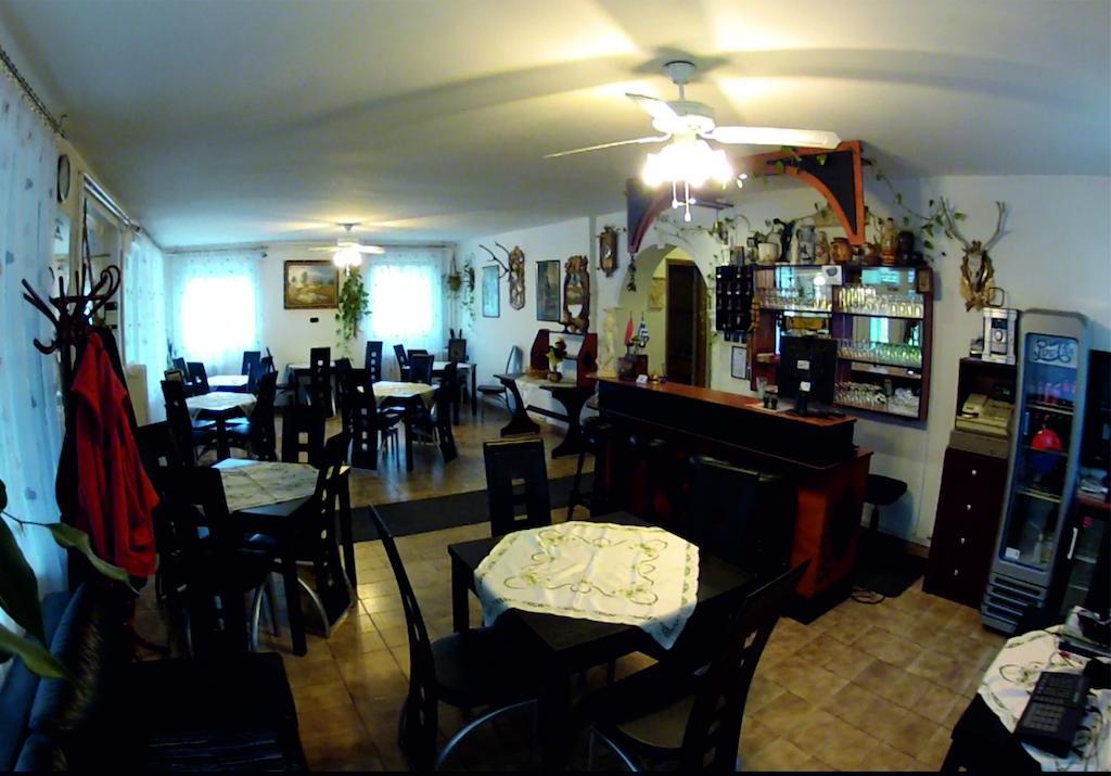 Olympos Panzio Hotel Budaors Luaran gambar