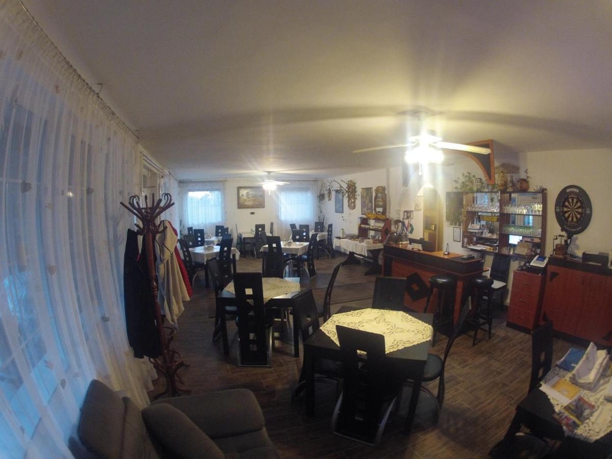 Olympos Panzio Hotel Budaors Luaran gambar