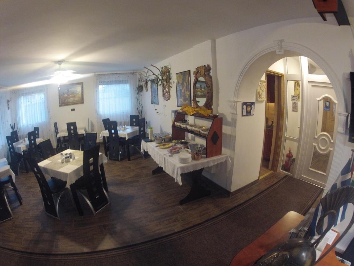 Olympos Panzio Hotel Budaors Luaran gambar