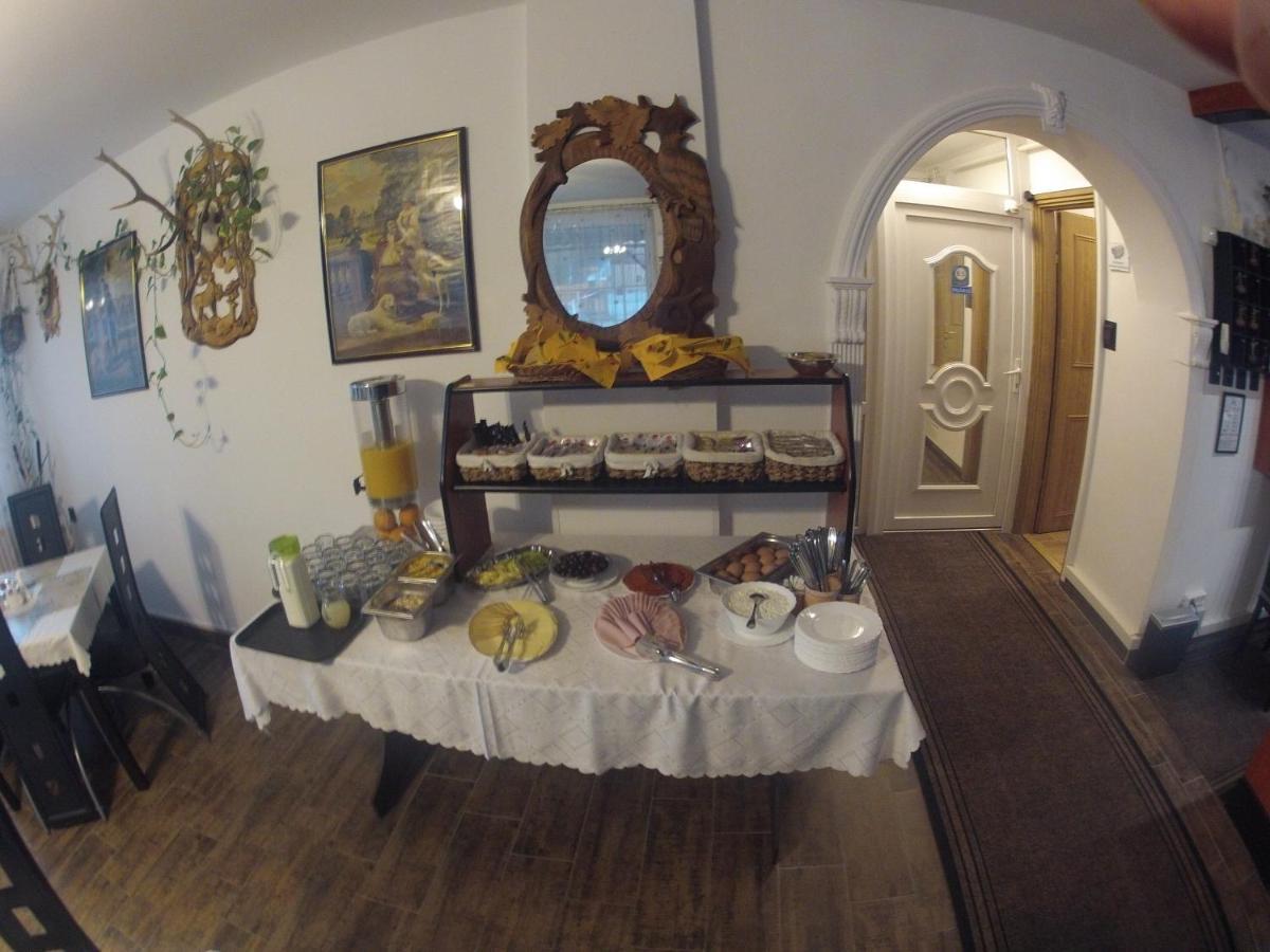 Olympos Panzio Hotel Budaors Luaran gambar