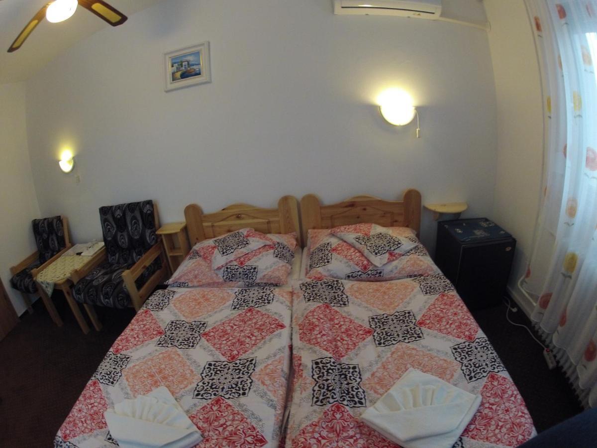 Olympos Panzio Hotel Budaors Luaran gambar