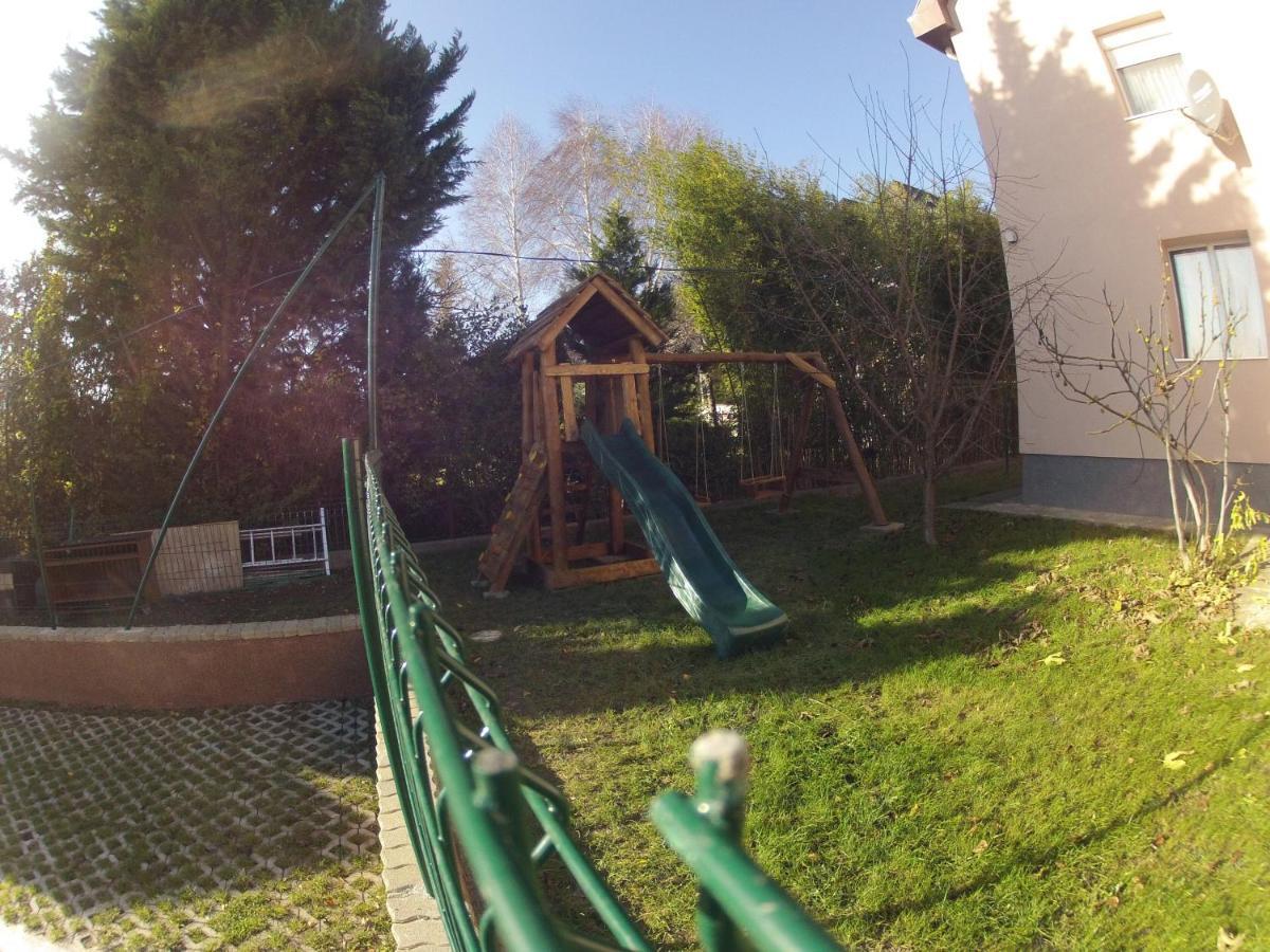 Olympos Panzio Hotel Budaors Luaran gambar