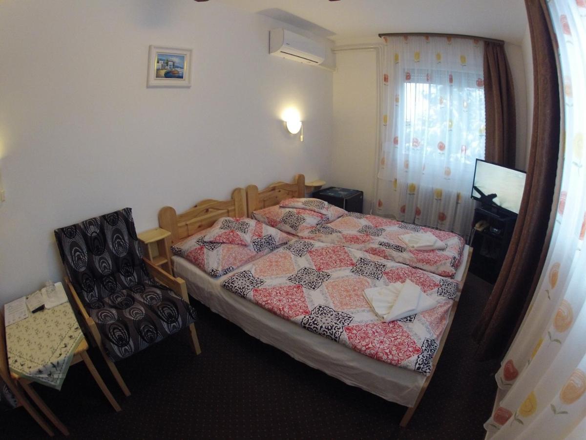 Olympos Panzio Hotel Budaors Luaran gambar
