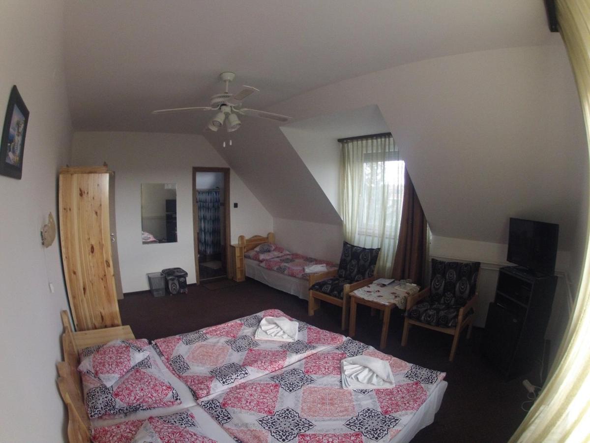 Olympos Panzio Hotel Budaors Luaran gambar